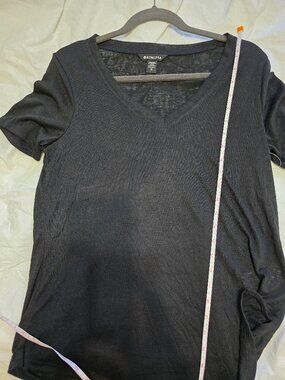 Athleta Breezy Scoop V-Neck Tee – NWT – Size Medium